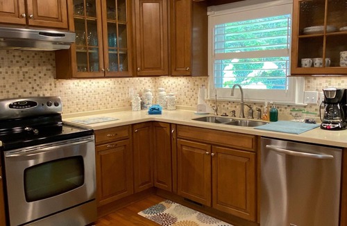 Southport House | Spacious 3 bedroom House with screen porch .6 mile from downtown Southport, NC