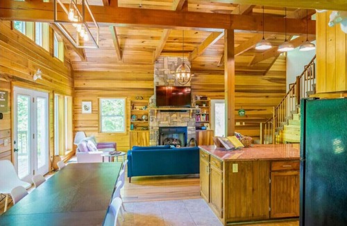 Hot Springs Cabin | Spacious 3 Bedroom Cabin Plus One Bedroom Beekeeper Cabin Waterfalls AWD or 4WD recommended