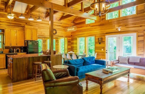 Hot Springs Cabin | Spacious 3 Bedroom Cabin Plus One Bedroom Beekeeper Cabin Waterfalls AWD or 4WD recommended
