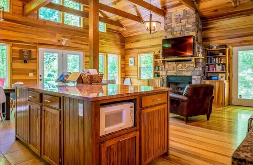 Hot Springs Cabin | Spacious 3 Bedroom Cabin Plus One Bedroom Beekeeper Cabin Waterfalls AWD or 4WD recommended