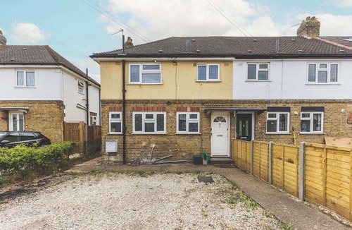 Yiewsley House | Spacious 3BDR Home with Parking