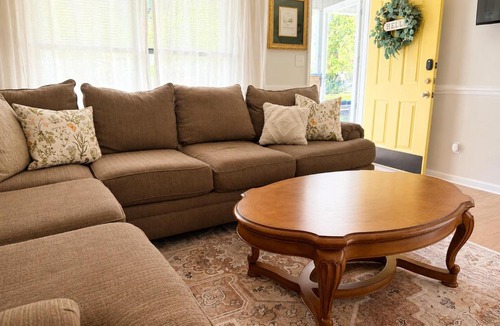 Thomasville Apartment | Spacious 3BR 3 Bath King Suite Pet Friendly
