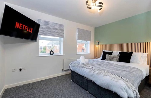 Bowburn House | Spacious 3BR Durham Home Contractor Friendly
