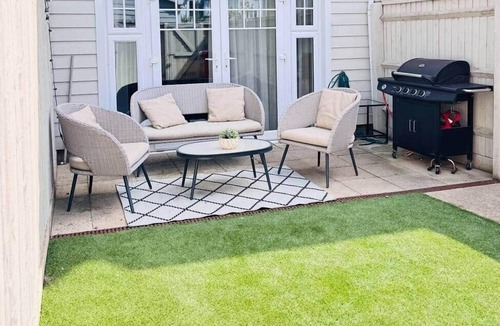 Reading House | Spacious 3BR Home | 3 Parking | Offers Weekly Stay