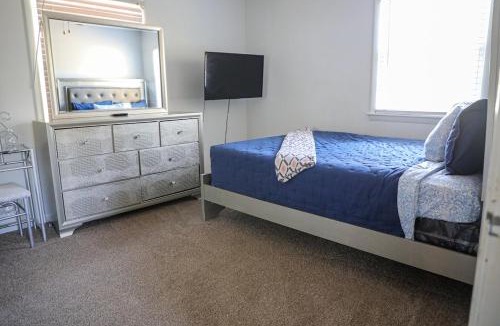 Fayetteville House | Spacious 3BR Home Firepit Deck Near Fort Liberty