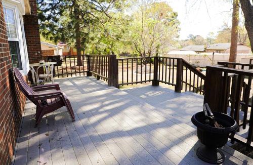 Fayetteville House | Spacious 3BR Home Firepit Deck Near Fort Liberty