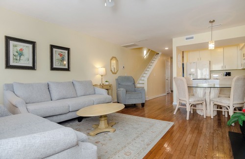 Wrightsville Beach House | Spacious 3BR Townhome 1 Block to Johnnie Mercers!