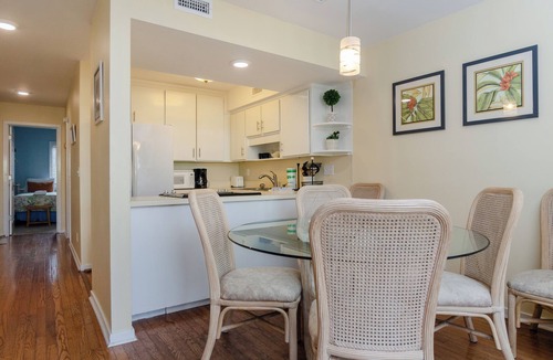 Wrightsville Beach House | Spacious 3BR Townhome 1 Block to Johnnie Mercers!