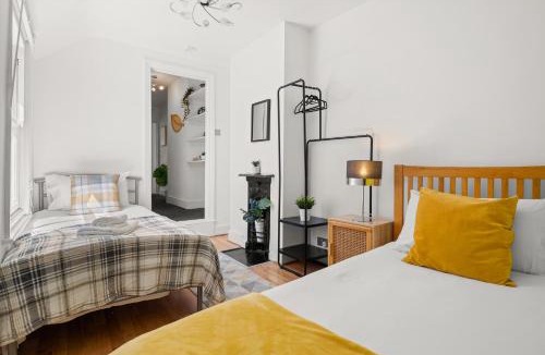 Canbury House | Spacious 4-Bed Home with Parking & Garden - Sleeps 9, Ideal for Families & Work Stays