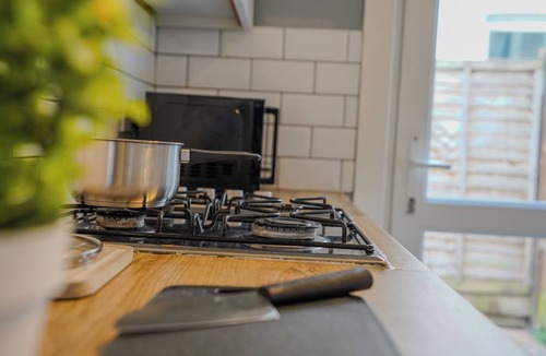 London Borough of Bromley House | Spacious 4 Bed Central Property w/Free Parking and Garden Dining