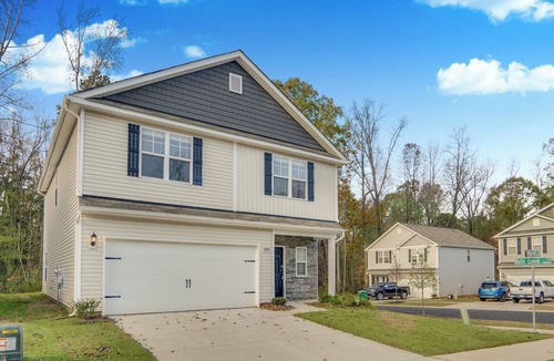 Sunset Road House | Spacious 4-bedroom house with BBQ and Games in Charlotte