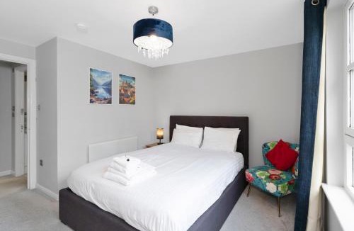 Leith Apartment | Spacious 4BR City Centre Apartment w/Free Parking
