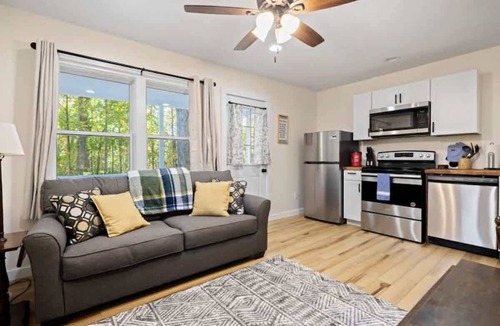 Hendersonville House | Spacious 4BR Compound w/2 Cottages | Near Trails