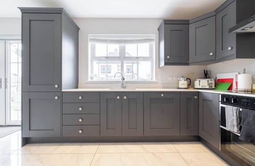 Killyleagh House | Spacious 4BR (Contractors Welcome-Parking-WIFI)