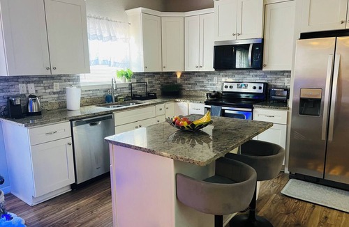 Norfolk House | Spacious 4BR Family Retreat 4 Min to Naval Base 10 Min to ORF