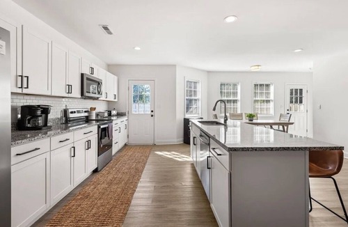 Charleston House | Spacious 4BR Home w/Game Room + Sleeps 10 10 Min to Downtown & Folly Beach