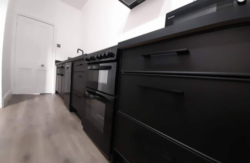 Manchester House | Spacious 5-Bed House - Sleeps 10, Garden & Parking