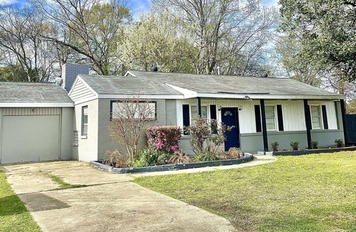 Montgomery House | Spacious 5-bedroom house in enjoyable Montgomery with AC, WiFi