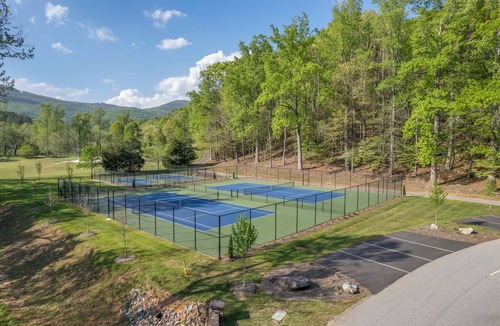 Mill Spring House | Spacious 5-bedroom Home on Golf Course in Mill Spring, NC