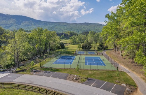 Mill Spring House | Spacious 5-bedroom Home on Golf Course in Mill Spring, NC