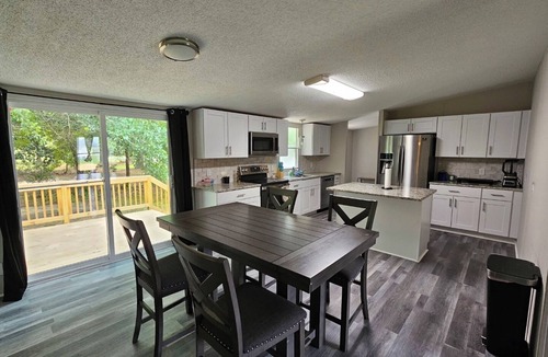 Rocky Mount House | Spacious 5-bedroom mobile home with AC, WiFi in enchanting Rocky Mount