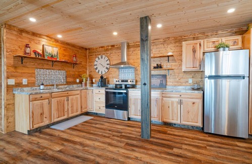 Indian Rock Springs Cabin | Spacious 5 BR Cabin Stunning Mountain View w HOT TUB