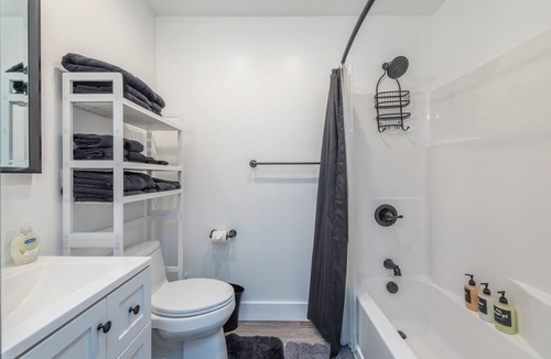 Weaverville House | Spacious A-Frame with Loft near Downtown