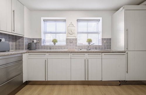 Jesmond Apartment | Spacious Apartment with Parking!