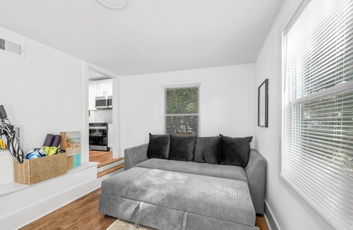 Charlotte House | Spacious and Modern 4 Bedroom, 2 Bathroom Home in the Heart of CLT