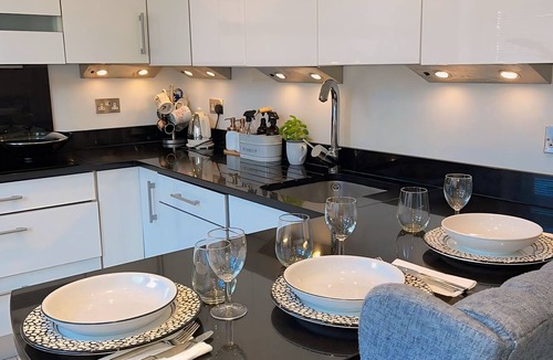 Belsize Apartment | Spacious apartment in Belsize Park that can comfortably sleep four