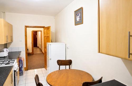Birmingham House | Spacious Attic Double Room Near Birmingham City Centre
