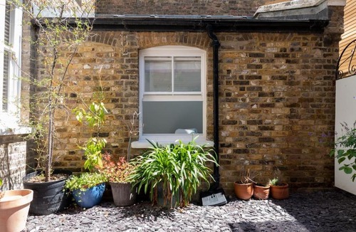 Herne Bay Apartment | Spacious Beachfront Getaway with Stunning Ocean Views & Parking