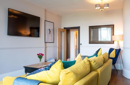 Herne Bay Apartment | Spacious Beachfront Getaway with Stunning Ocean Views & Parking