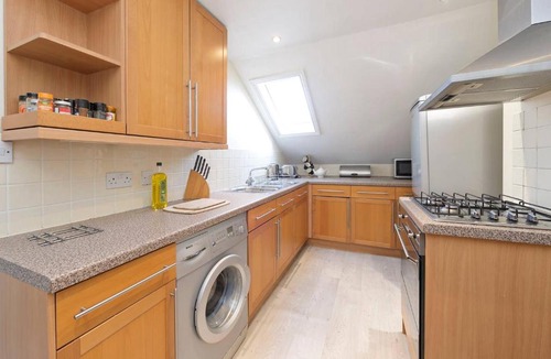Northcote House | Spacious & Bright 2-Bed Flat By Wandsworth Common