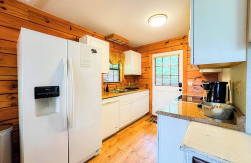 Cherokee Cabin | Spacious Cabin w/Hot Tub & Spectacular Valley Views | Near Bryson & Cherokee