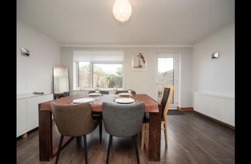 Chessington North and Hook House | Spacious Chessington home with parking & garden