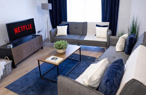 Wolverhampton Apartment | Spacious City Centre Apartment with Balcony