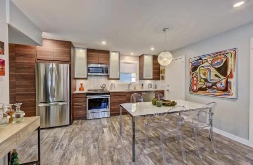 Cherry House | Spacious condo with easy access to Uptown