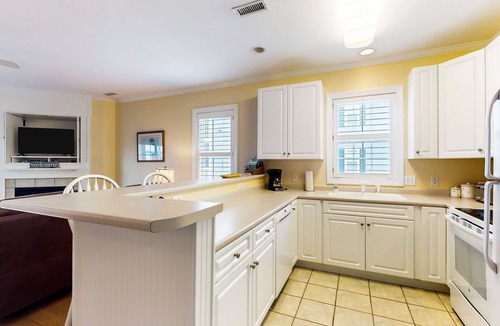 St. James Condo | Spacious condo with marina & Intercoastal views, screened-in balconies, W/D & AC