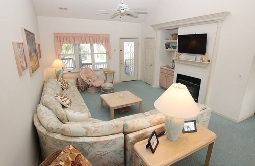 Corolla Light Condo | Spacious Corolla Light 3BR - Short Walk to Beach!