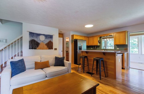 Hillsville House | Spacious Creekside Cabin w/Views of Private Waterfalls,Hot Tub, Shuffleboard