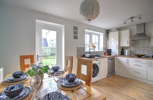 Newcastle-upon-Tyne House | Spacious Eco-Friendly 3-Bedroom Home | Sleeps 8 | Parking | Fast Wi-Fi