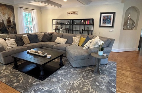 Myers Park House | Spacious Executive Home-5 min to Uptown-Children’s Amenities-Huge Outdoor Space!