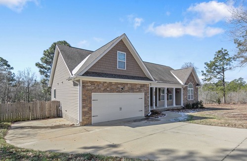 Olivia House | Spacious Family Gem in Sanford with playground and WiFi. Enjoy your stay!