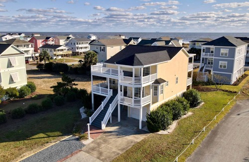 Holden Beach House | Spacious family home with private beachfront pool and clubhouse
