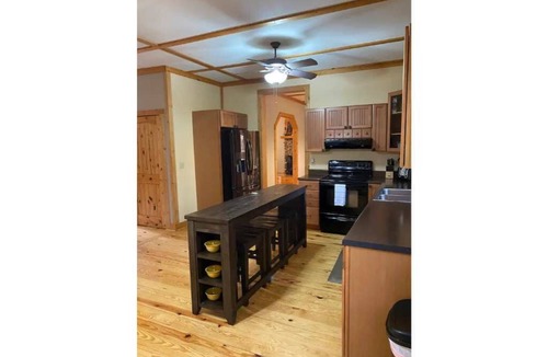 Valley Creek Run Cabin | Spacious Farmhouse in Maggie Valley