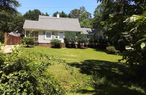 Sherwood Forest House | Spacious Four-bedroom house in charming Charlotte, Prime Location!