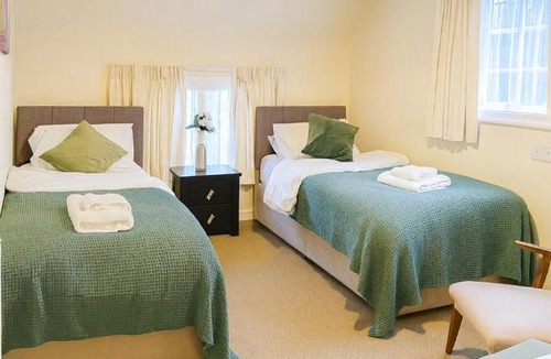 Wyboston House | Spacious Group Accommodation with Hot Tub Near Wyboston Lakes