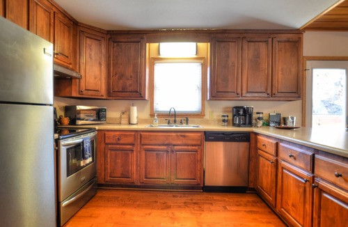 Almond House | Spacious home…Hot Tub…game room…Pet Friendly.WIFI