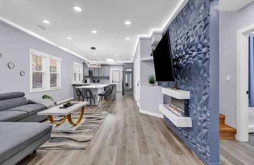 Villa Heights House | Spacious House in Charlotte